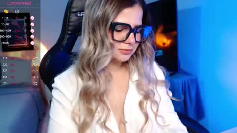 Avrill Morgan online show from September 22, 2025, 8:33 pm