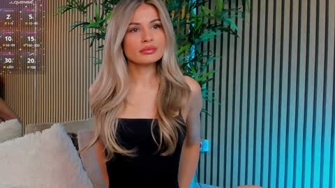 Snapshot of avrillcyrux chatting on February 4, 2025, 6:25 am AVRILL CYRUX online show from February 4, 2025, 6:25 am