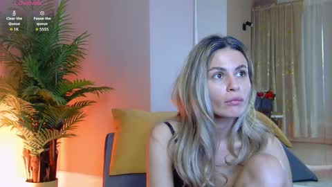 AVRILL CYRUX online show from January 14, 2026, 8:42 am