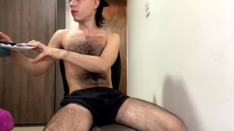 AndrewXxl independent online show from December 13, 2025, 10:37 pm