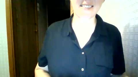Snapshot of awesomeladyy chatting on June 8, 2026, 7:58 pm awesomeladyy online show from June 8, 2026, 7:58 pm