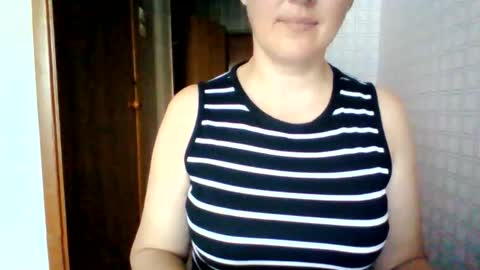 Snapshot of awesomeladyy chatting on June 11, 2026, 8:23 am awesomeladyy online show from June 11, 2026, 8:23 am