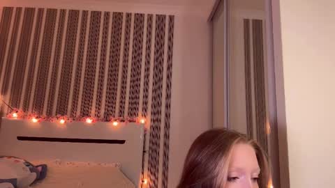 Snapshot of awwrora chatting on November 17, 2025, 3:51 pm Aurora online show from November 17, 2025, 3:51 pm