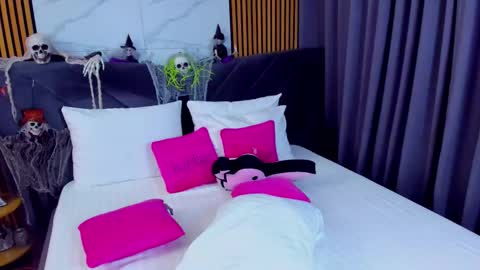 Snapshot of awww_ella chatting on October 29, 2025, 5:10 am Ella online show from October 29, 2025, 5:10 am