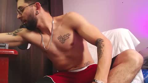 Snapshot of axel_7070 chatting on November 2, 2025, 12:51 pm Independiente Model online show from November 2, 2025, 12:51 pm