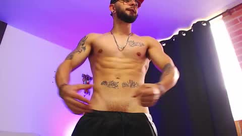 Snapshot of axel_7070 chatting on November 23, 2025, 12:49 pm Independiente Model online show from November 23, 2025, 12:49 pm