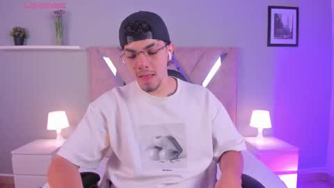 Yooung King  online show from March 13, 2026, 2:56 pm