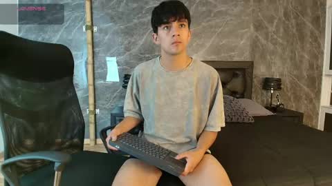 axel_draven online show from April 27, 2026, 12:14 pm