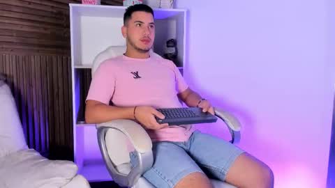 axel_grey_ online show from December 2, 2025, 12:10 pm