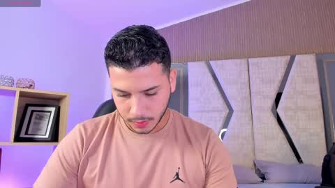 axel_grey_ online show from April 12, 2026, 12:32 pm