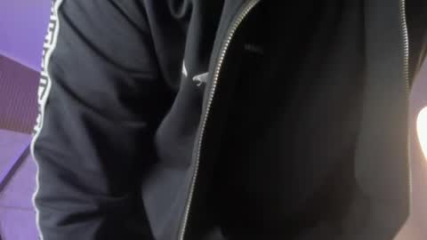 Snapshot of axel_grey_ chatting on May 31, 2026, 12:23 pm axel_grey_ online show from May 31, 2026, 12:23 pm