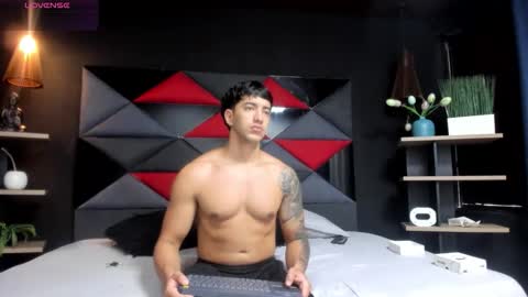 Snapshot of axel_hendrick chatting on March 3, 2026, 12:33 pm axel_hendrick online show from March 3, 2026, 12:33 pm