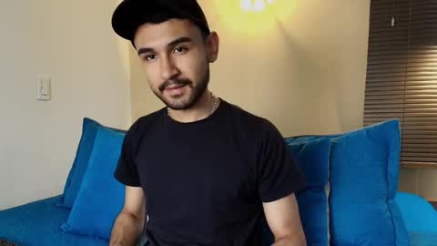 Snapshot of axel_moon_s chatting on October 14, 2025, 7:03 pm Axel Moon online show from October 14, 2025, 7:03 pm