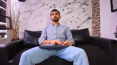 Snapshot of axel_moon_s chatting on November 3, 2025, 3:46 pm Axel Moon online show from November 3, 2025, 3:46 pm