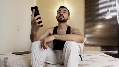 Snapshot of axel_moon_s chatting on November 5, 2025, 7:58 pm Axel Moon online show from November 5, 2025, 7:58 pm