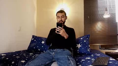 Snapshot of axel_moon_s chatting on November 11, 2025, 7:36 pm Axel Moon online show from November 11, 2025, 7:36 pm