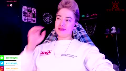 Snapshot of axel_rouse1 chatting on October 8, 2025, 5:43 pm Axel Rouse online show from October 8, 2025, 5:43 pm