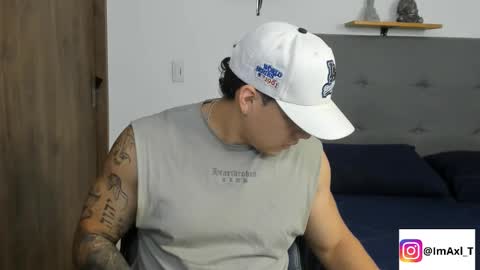 INDEPENDENT MODEL  online show from November 20, 2025, 5:23 pm