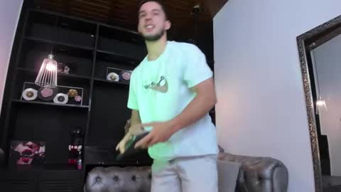 Axel  online show from March 17, 2026, 9:18 pm