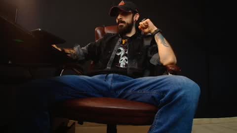 Snapshot of axelcolton chatting on January 15, 2025, 7:05 am AxelColton online show from January 15, 2025, 7:05 am