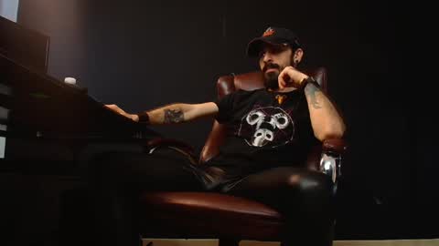 Snapshot of axelcolton chatting on January 15, 2025, 10:06 am AxelColton online show from January 15, 2025, 10:06 am