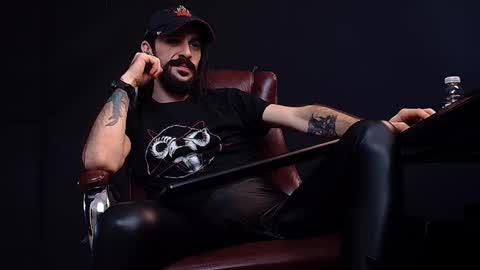 Snapshot of axelcolton chatting on January 20, 2025, 9:35 am AxelColton online show from January 20, 2025, 9:35 am