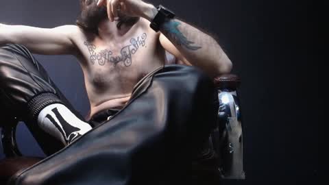 Snapshot of axelcolton chatting on March 3, 2025, 12:05 pm AxelColton online show from March 3, 2025, 12:05 pm