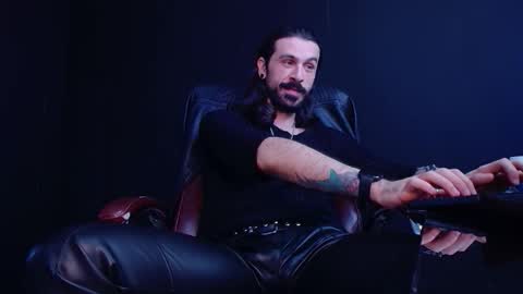 Snapshot of axelcolton chatting on October 31, 2025, 11:33 am AxelColton online show from October 31, 2025, 11:33 am