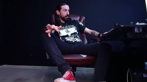 Snapshot of axelcolton chatting on November 12, 2025, 11:10 am AxelColton online show from November 12, 2025, 11:10 am