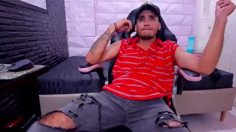 Axell Cross2 online show from February 3, 2025, 11:36 pm