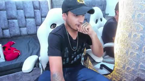 Axell Cross2 online show from February 5, 2025, 8:57 pm