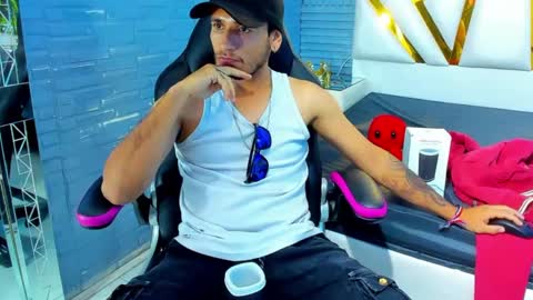 Axell Cross2 online show from February 11, 2025, 11:01 pm