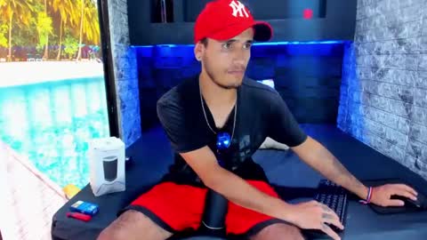 Axell Cross2 online show from February 14, 2025, 8:59 pm