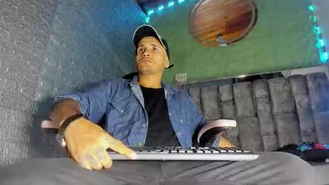 Axell Cross2 online show from February 4, 2026, 1:44 am