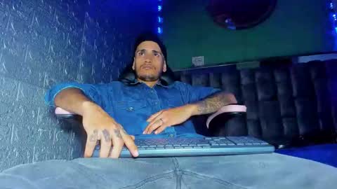 Axell Cross2 online show from March 17, 2026, 1:10 am