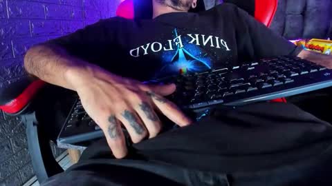 Snapshot of axell_cross2 chatting on May 6, 2026, 2:51 am Axell Cross2 online show from May 6, 2026, 2:51 am