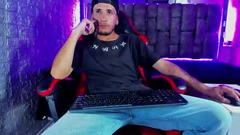 Snapshot of axell_cross2 chatting on May 13, 2026, 2:20 am Axell Cross2 online show from May 13, 2026, 2:20 am