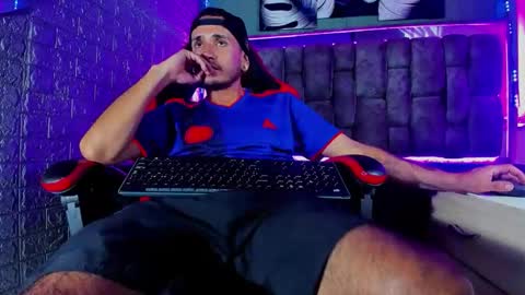 Snapshot of axell_cross2 chatting on May 14, 2026, 5:25 am Axell Cross2 online show from May 14, 2026, 5:25 am