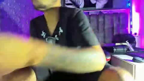 Snapshot of axell_cross2 chatting on June 11, 2026, 2:33 am Axell Cross2 online show from June 11, 2026, 2:33 am