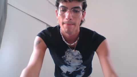 Snapshot of axellatino_ chatting on February 15, 2025, 8:33 pm Axel online show from February 15, 2025, 8:33 pm