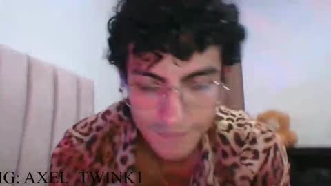 Snapshot of axellatino_ chatting on November 8, 2025, 11:14 pm Axel online show from November 8, 2025, 11:14 pm