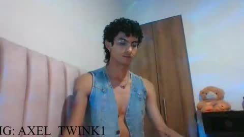 Snapshot of axellatino_ chatting on November 11, 2025, 12:32 am Axel online show from November 11, 2025, 12:32 am