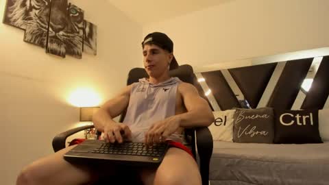 axelmartinezz online show from April 23, 2026, 9:39 pm