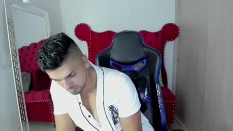 Snapshot of axelwinters_ chatting on July 7, 2026, 11:20 pm Axel online show from July 7, 2026, 11:20 pm
