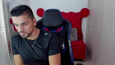 Snapshot of axelwinters_ chatting on July 30, 2026, 6:29 pm Axel online show from July 30, 2026, 6:29 pm