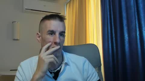 Snapshot of axl_fx chatting on May 4, 2026, 1:18 pm Axl online show from May 4, 2026, 1:18 pm