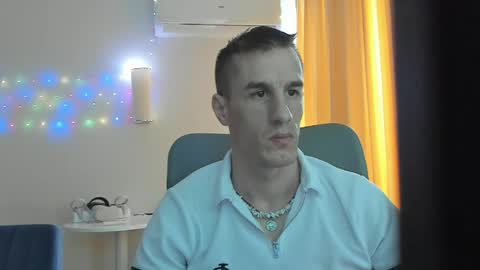 Snapshot of axl_fx chatting on May 16, 2026, 10:36 am Axl online show from May 16, 2026, 10:36 am