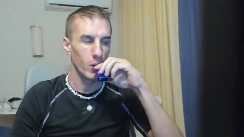 Snapshot of axl_fx chatting on May 17, 2026, 11:45 pm Axl online show from May 17, 2026, 11:45 pm