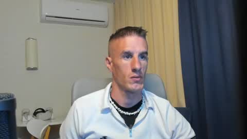 Snapshot of axl_fx chatting on June 14, 2026, 1:25 am Axl online show from June 14, 2026, 1:25 am