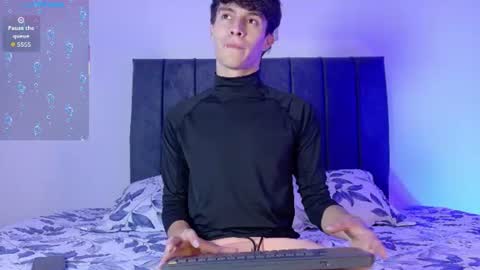 Snapshot of axxxel_twink chatting on June 14, 2026, 2:46 am Axxxel online show from June 14, 2026, 2:46 am